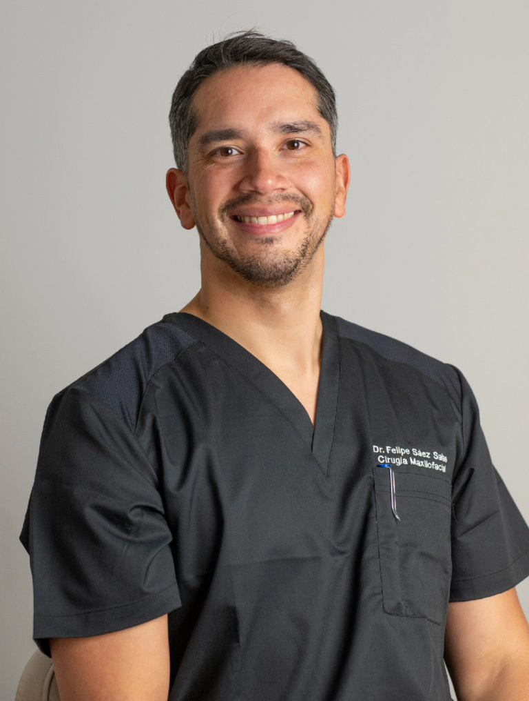 Dr. Felipe Sáez Salas, cirujano especialista en implantes cigomáticos, Santiago de Chile